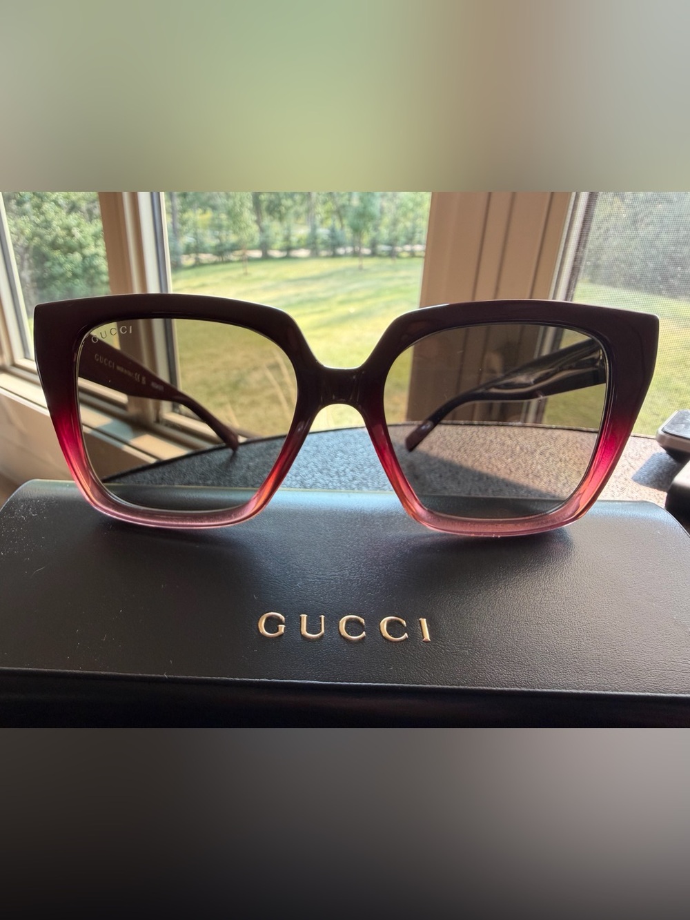 Gucci Sherri line Gradient Women's Sunglasses.  New with case